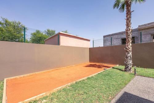Villa Mima, lux, billard, jeux, cuisinière , piscine Chauffée, - Tap to explore photos