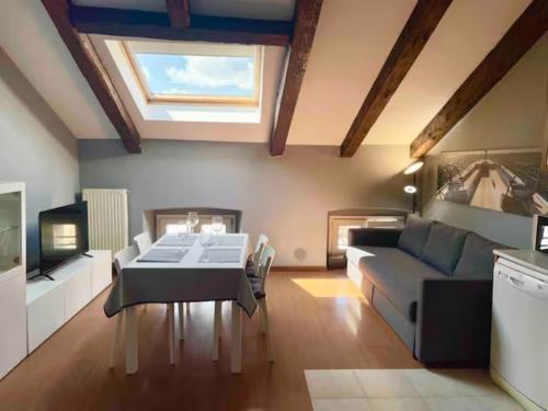 Tivarnella B&B - Large and bright Attic in Trieste Center, Trieste