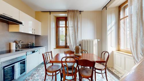 Architectural gem with vintage charm - Apartment - La Chaux-de-Fonds