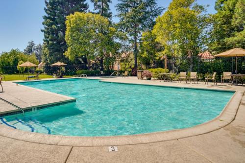 Walnut Creek Home with Community Pool and Hot Tub! in Walnut Creek (CA)