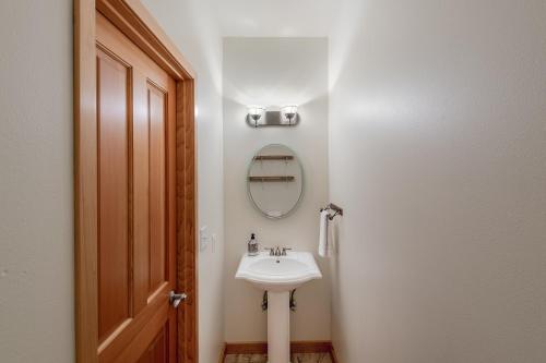 Slice of Heaven by NW Comfy Cabins - image 10