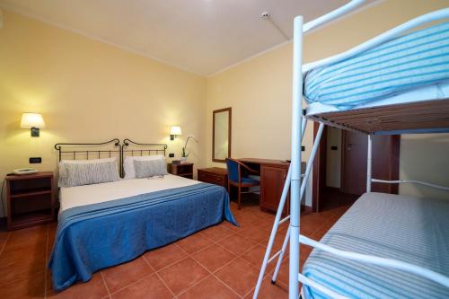 Hotel Mira Room Type - Standard Triple Room