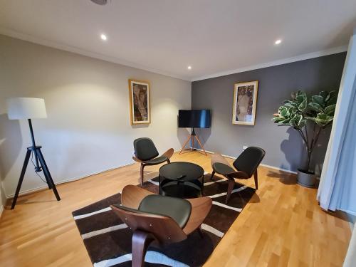 Pub/Lounge, Stylish House in Geelong for Large Family or Group in Észak-Geelong