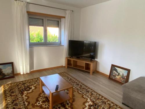 Vivenda Caixilão casa com 3 quartos (Vivenda Caixilao casa com 3 quartos) in Vila Nova De Anha