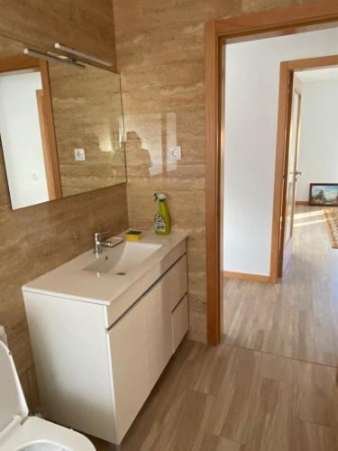 Vivenda Caixilão casa com 3 quartos (Vivenda Caixilao casa com 3 quartos) in Vila Nova De Anha