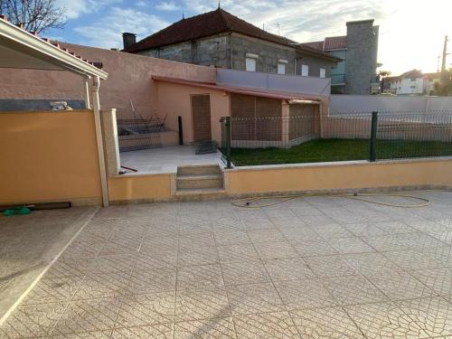 Vivenda Caixilão casa com 3 quartos (Vivenda Caixilao casa com 3 quartos) in Vila Nova De Anha