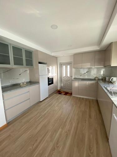 Vivenda Caixilão casa com 3 quartos (Vivenda Caixilao casa com 3 quartos) in Vila Nova De Anha