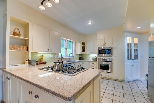Lakefront Canandaigua Home with Dock and Kayak! in Canandaigua, USA