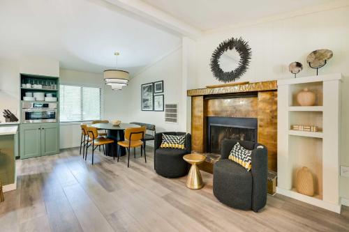 Chateau Relaxo Homosassa Riverfront Cottage! in Homosassa, USA
