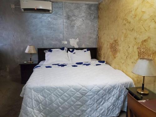 Chambre meublée au carrefour idéal, Akwa, Douala