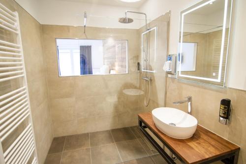 Schiefer Hotel - image 13