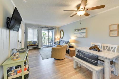 Less Than 1 Mi to Beach Hilton Head Island Condo with Pool! thumb 4