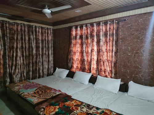 Hotel Shubhadra Guest House