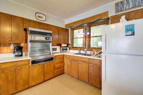 Pelican Lake Cabin: Private Beach + Scenic Sunsets in Breezy Point (MN)