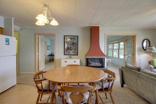 Pelican Lake Cabin: Private Beach + Scenic Sunsets in Breezy Point (MN)