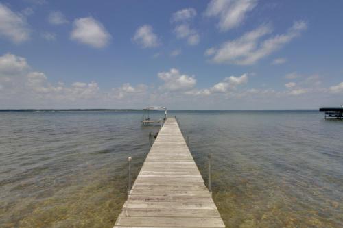 Pelican Lake Cabin: Private Beach + Scenic Sunsets in Breezy Point (MN)