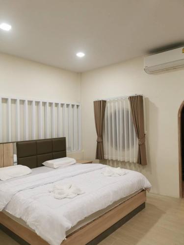 NST Boutique เอ็นเอสทีบูทีค Room Type - King Room with Garden View NST Boutique เอ็นเอสทีบูทีค Room Type - King Room with Garden View