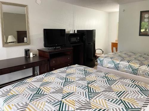 Queen Room with Two Queen Beds - Non-Smoking