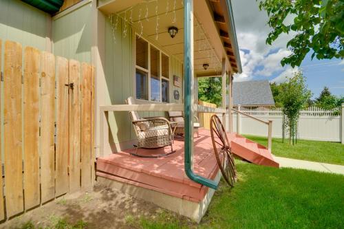 Red Lodge Retreat with Hot Tub 3 Blocks to Dtwn - image 4
