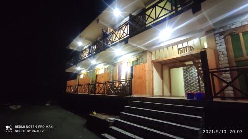 OYO Kamal Guest House Tirthan