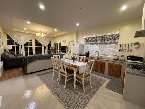 ミスティー イングリッシュ コテージ