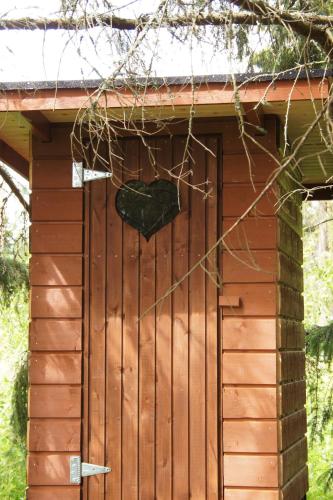 Fürdőszoba, Puumajamajoitus maaseudulla in Tuorila