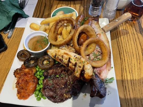 Bull Hotel - image 11
