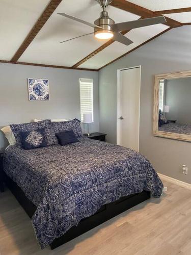 Moonlite Retreat- Waterfront home in Welaka, Florida in Welaka, USA