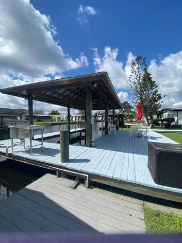 Moonlite Retreat- Waterfront home in Welaka, Florida