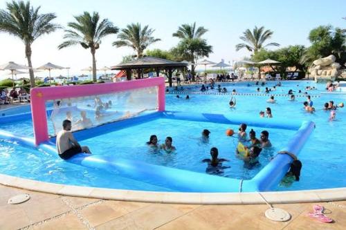 泳池, Mousa Coast aquapark view chalet with garden-families only in 拉斯蘇德爾