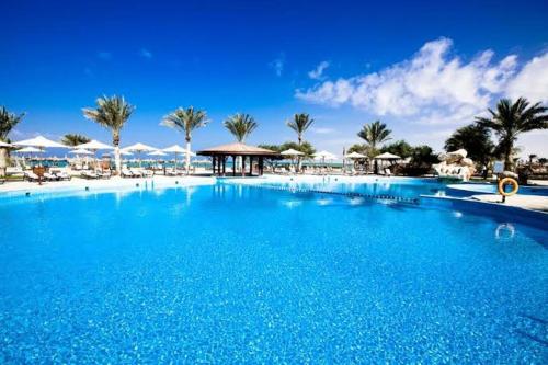 Mousa Coast aquapark view chalet with garden-families only in 拉斯蘇德爾