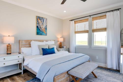 Deck & Ocean Views: Beachfront Home in Freeport in San Luis Island (TX)