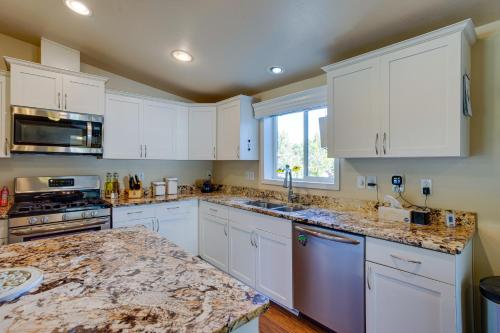 Spacious Home with Deck 5 Mi to Ridgway State Park! in 李奇微