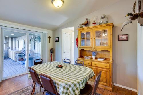 Spacious Home with Deck 5 Mi to Ridgway State Park! in 李奇微