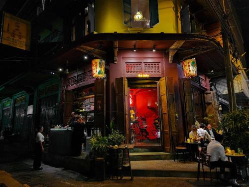 Noir Cafe And Hostel