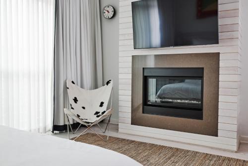 476743303 Bungalow Hotel