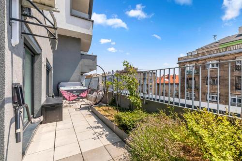 LAM Pink - JACUZZI - AC - PS4, Bratislava (Foto 10)