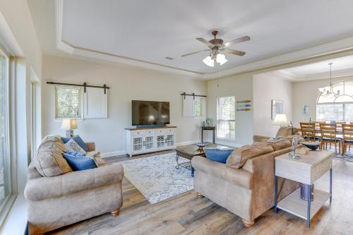 Waterfront Granbury Home with 3 Decks and Lake Access! - image 11