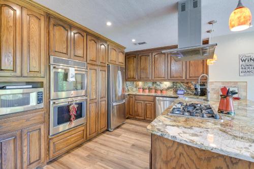 Waterfront Granbury Home with 3 Decks and Lake Access! - image 14