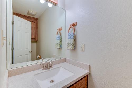 Waterfront Granbury Home with 3 Decks and Lake Access! - image 11