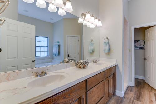 Waterfront Granbury Home with 3 Decks and Lake Access! - image 14