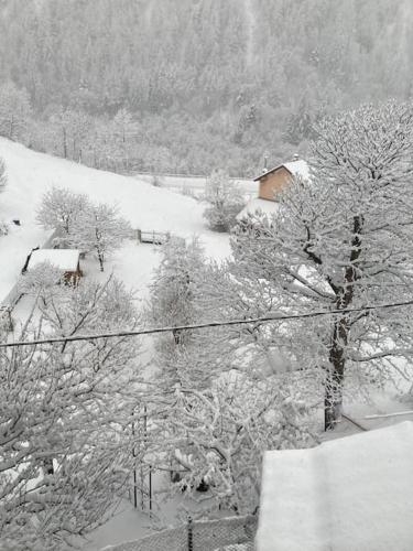 Rustikales Haus im Naturparadies Rustikales Haus im Naturparadies