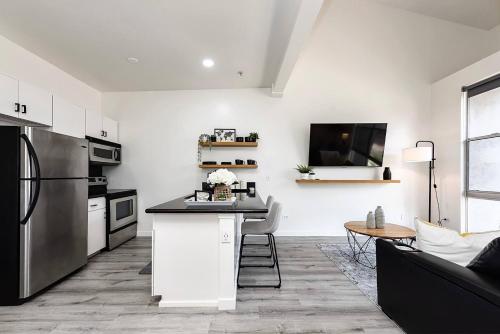 Luxurious Condo Walking Distance to San Diego Bay! in San Diego, USA