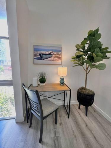 Luxurious Condo Walking Distance to San Diego Bay! in San Diego, USA