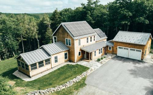 Waterfront Private Apartment, 5 minutes from LLBean! detail