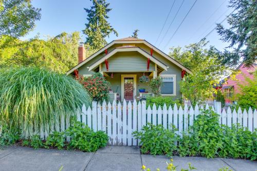 Charming Eugene Vacation Home 1 Mi to Dtwn!