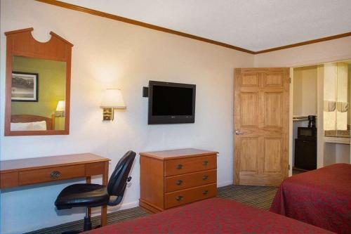 Economy Hotel Wichita 2 — Photo 5