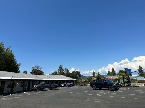 Western Village Inn - image 14