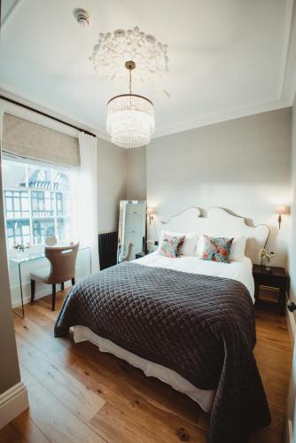 ch1 boutique stays Room Type - One-Bedroom Apartment - Queen Suite