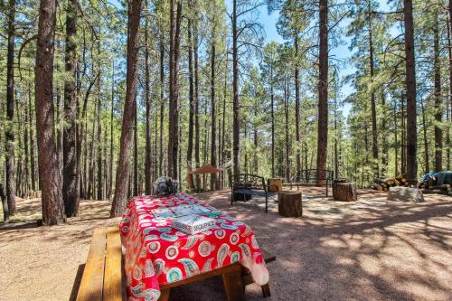 Tranquil Forest Lakes Retreat Yard, Deck and Gazebo